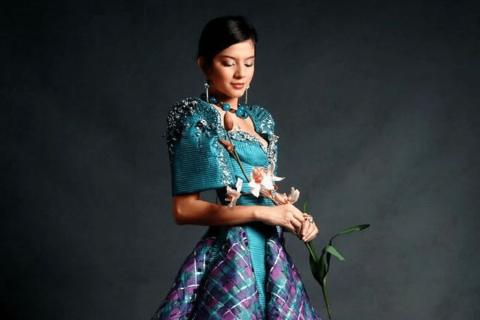 Filipino Women in Filipiniana - Image from Style Female